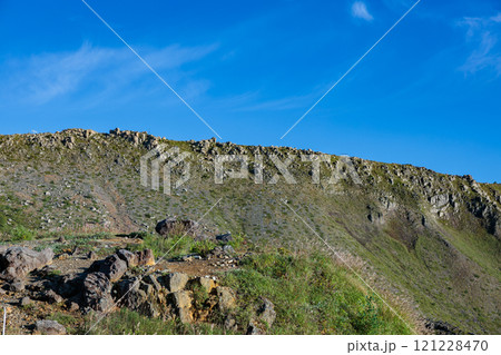 夏の草津白根山南麓の岩山の風景 夏の草津白根山南麓の岩山の風景 121228470