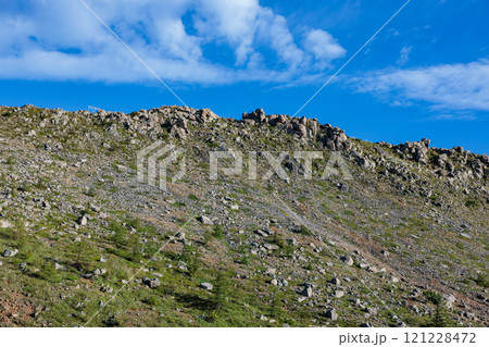 夏の草津白根山南麓の岩山の風景 夏の草津白根山南麓の岩山の風景 121228472