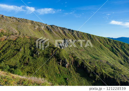 夏の草津白根山南麓の雄大な風景 夏の草津白根山南麓の雄大な風景 121228539