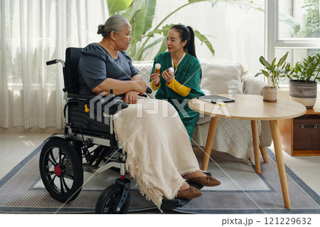 Nurse Prescribing Medicine To Patient 121229632