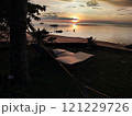 夕焼のビーチ 121229726