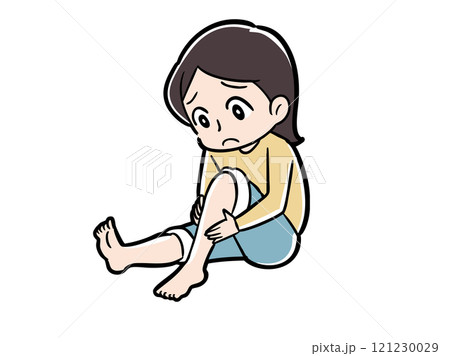 足のむくみが気になる女性 121230029