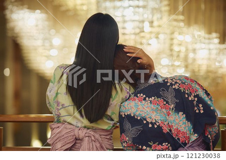 デートするカップル　撮影協力・白玉の湯 泉慶 121230038