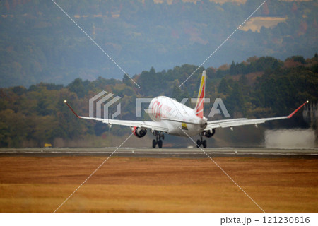 離陸する旅客機 離陸する旅客機 121230816
