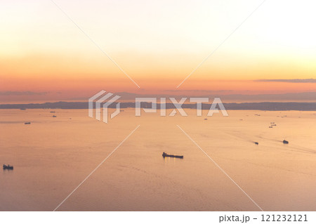 飛行機から見た東京湾の夕暮れ 121232121