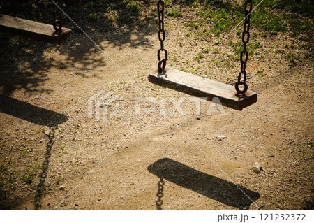 懐かしい公園のブランコ 懐かしい公園のブランコ 121232372