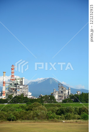 鳥取県 大山と製紙工場 鳥取県 大山と製紙工場 121232915