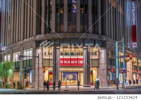 東京都中央区日本橋室町の都市風景 三越日本橋本店 新館 121233624