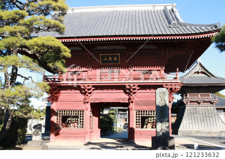 千葉県市川市本行徳にある「徳願寺の山門」 121233632