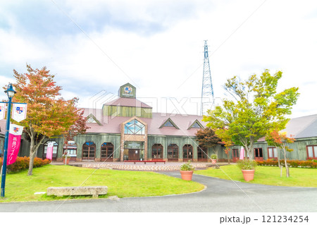 紅葉に囲まれた高畠ワイナリー 121234254