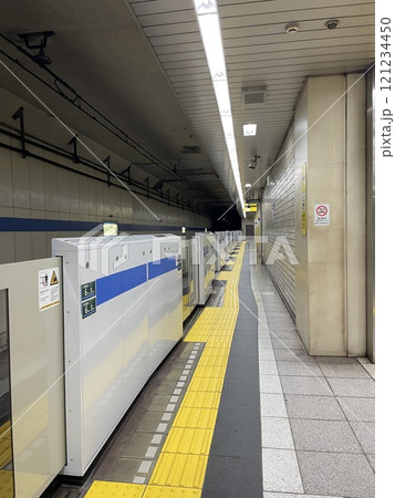 都営三田線内幸町駅のホーム① 都営三田線内幸町駅のホーム① 121234450