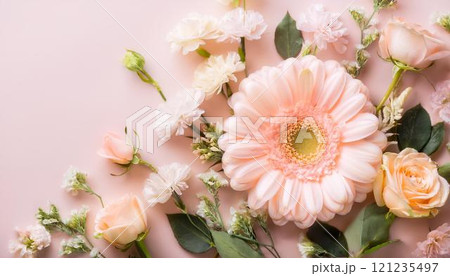 ピンクのガーベラとかわいい春の花の背景 ピンクのガーベラとかわいい春の花の背景 121235497