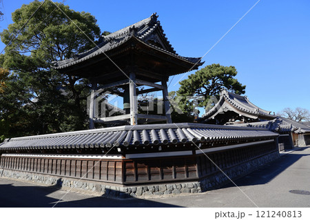 西尾市、普元寺の鐘楼 121240813