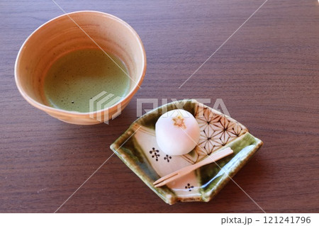抹茶と饅頭 121241796