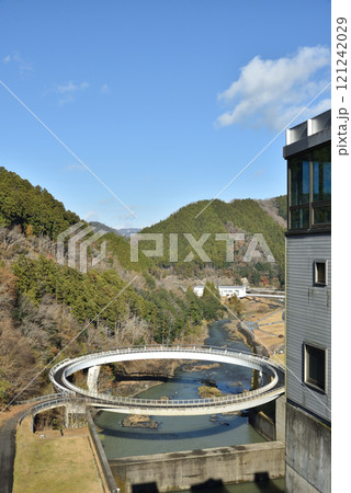 日吉ダムから見た景色(京都府南丹市) 日吉ダムから見た景色(京都府南丹市) 121242029