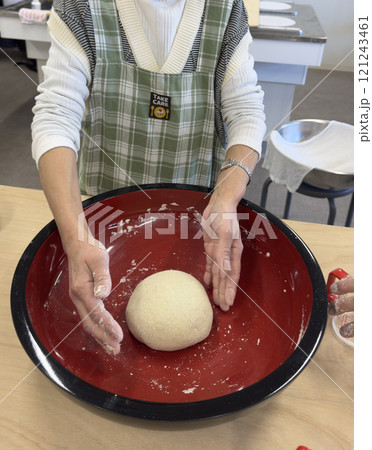 蕎麦を打つ　練り玉　菊練り 121243461