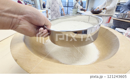 蕎麦打ち体験　蕎麦粉 121243605