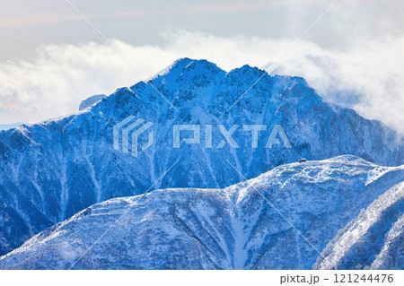 冠雪の中央アルプスの空木岳 冠雪の中央アルプスの空木岳 121244476