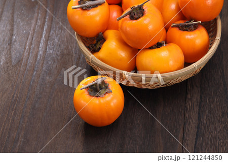 美味しそうな柿 121244850