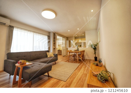 お洒落なリビング 121245610
