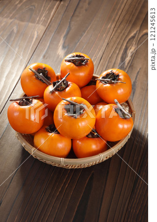 美味しそうな柿 121245613