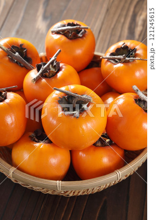 美味しそうな柿 121245615