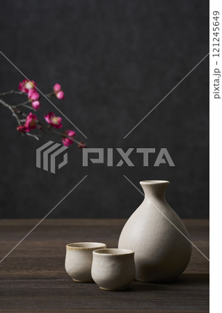 飲酒イメージ 徳利とお猪口の酒器セット 飲酒イメージ 徳利とお猪口の酒器セット 121245649