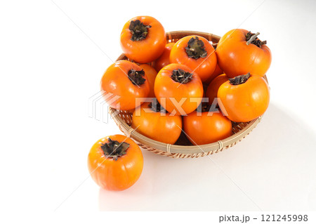 美味しそうな柿 121245998