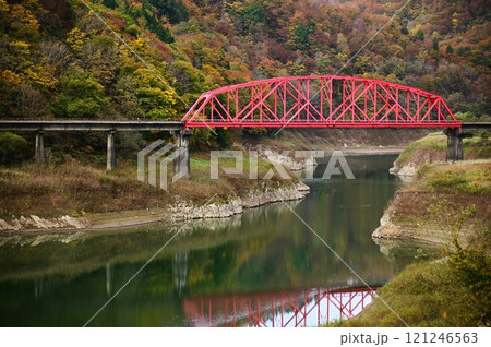 秋のJR北上線 和賀川第二橋梁 121246563