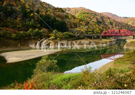 秋のJR北上線 和賀川第二橋梁 121246567