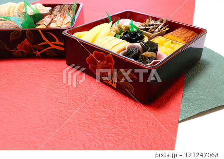 手作りおせち　お重に詰めた正月料理 アップ 121247068