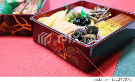 手作りおせち　お重に詰めた正月料理　アップ 121247070