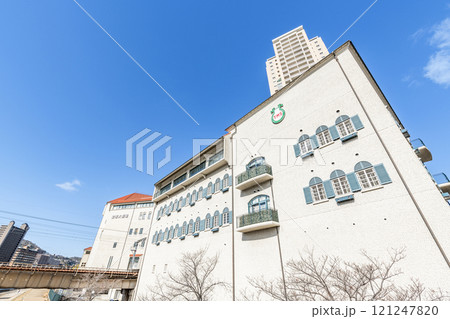 兵庫県宝塚市　タカラジェンヌを育てる学校　快晴の宝塚音楽学校 121247820