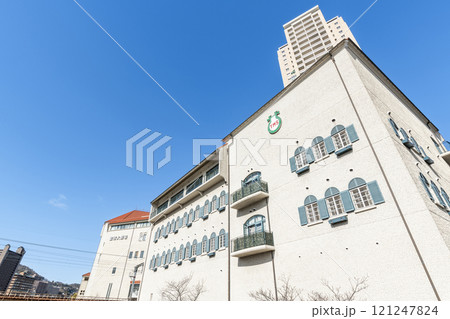 兵庫県宝塚市　タカラジェンヌを育てる学校　快晴の宝塚音楽学校 121247824