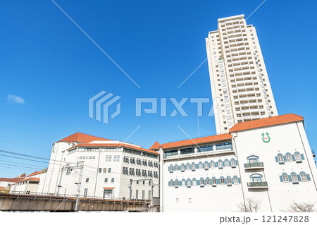 兵庫県宝塚市 快晴の宝塚音楽学校と宝塚大劇場 兵庫県宝塚市 快晴の宝塚音楽学校と宝塚大劇場 121247828