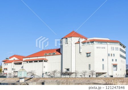 兵庫県宝塚市 快晴の宝塚歌劇団大劇場 兵庫県宝塚市 快晴の宝塚歌劇団大劇場 121247846