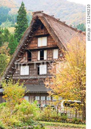 白川郷の合掌造り 白川郷の合掌造り 121248210