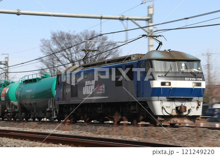 高崎線を行くガソリン輸送列車(EF210形100番台牽引) 高崎線を行くガソリン輸送列車(EF210形100番台牽引) 121249220