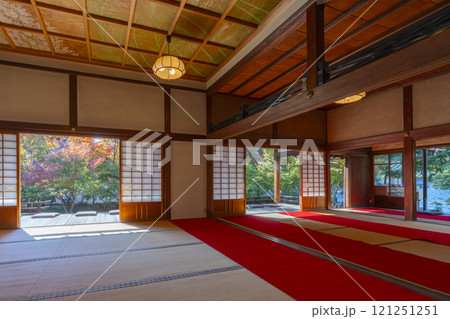 秋の京都　西陣興聖寺　紅葉が美しい方丈前庭園 121251251