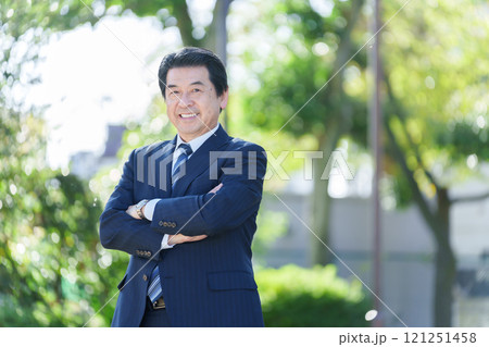 60代のビジネスマン 60代のビジネスマン 121251458