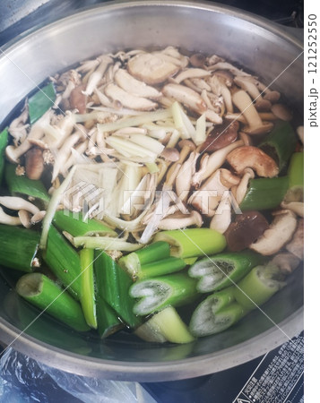 鍋料理の下準備 121252550