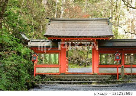 京都 貴船神社奥宮 参道の神門(山門) 京都 貴船神社奥宮 参道の神門(山門) 121252699