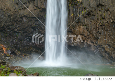 滝壷の水煙 121252822