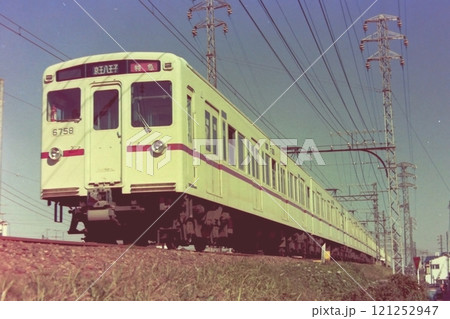 京王・6000系6758~8両、特急・京王八王子行き、府中ー分倍河原、1976年10月29日 京王・6000系6758~8両、特急・京王八王子行き、府中ー分倍河原、1976年10月29日 121252947