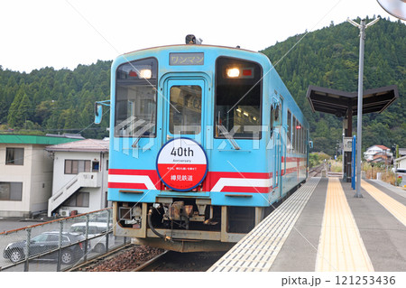 樽見駅に停車中の車両 121253436