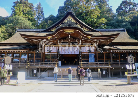 大神神社・おおみわじんじゃ（奈良県・桜井市） 121253678
