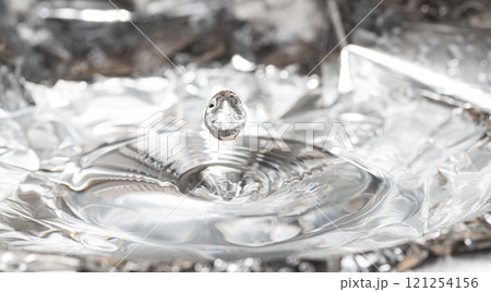 水しぶきのアクションショット 水しぶきのアクションショット 121254156
