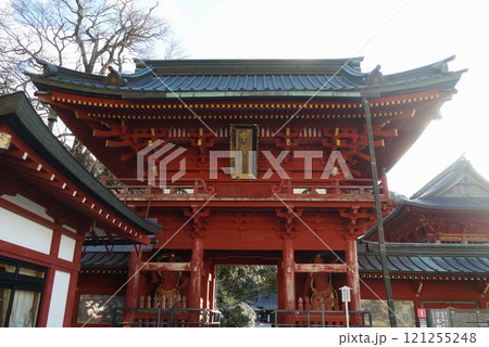 まばゆい金色と極彩色に彩られた日光東照宮と中禅寺湖畔にたたずむ中禅寺 121255248