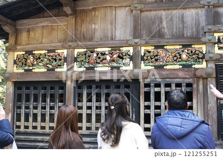 まばゆい金色と極彩色に彩られた日光東照宮と中禅寺湖畔にたたずむ中禅寺 まばゆい金色と極彩色に彩られた日光東照宮と中禅寺湖畔にたたずむ中禅寺 121255251