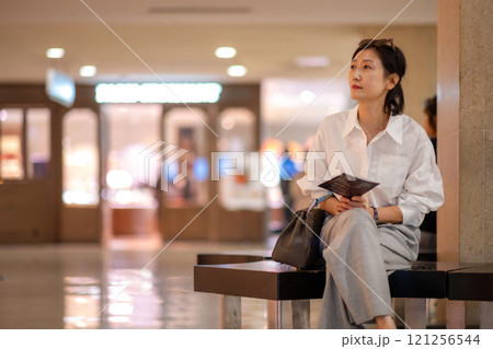 A middle-aged woman's lifestyle A middle-aged woman's lifestyle 121256544
